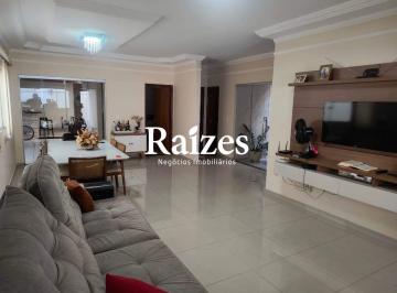 Casa · 235m² · 3 Quartos · 3 Vagas · Casa à venda no Jardim Europa, Uberlândia: 3 quartos, 1 suíte, varanda gourmet e lazer completo