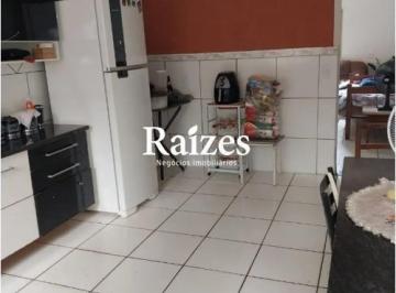 Casa · 94m² · 2 Quartos · 2 Vagas · Casa à Venda em Jardim Brasília, Uberlândia - 2 Quartos, 94 m² de Área Privativa