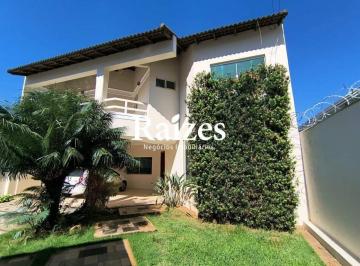 Casa · 467m² · 4 Quartos · 3 Vagas · Casa com 4 suítes no bairro Tabajaras em Uberlândia