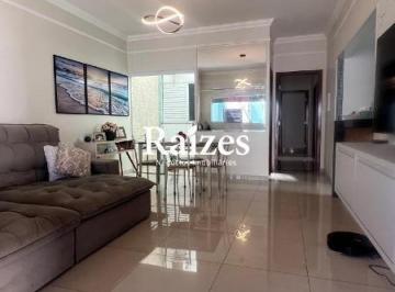 Casa · 142m² · 3 Quartos · 2 Vagas · Casa com 3 quartos sendo 1 suíte no Bairro Jardim Patrícia em Uberlândia
