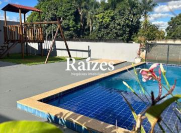 Rural · 550m² · 3 Quartos · 3 Vagas · Chácara com 2 quartos e ampla área verde no Morada dos Pássaros em Uberlândia