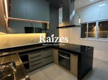 Casa · 202m² · 3 Quartos · 4 Vagas · Casa em Condomínio Fechado com 3 Suítes em Uberlândia no Novo Mundo