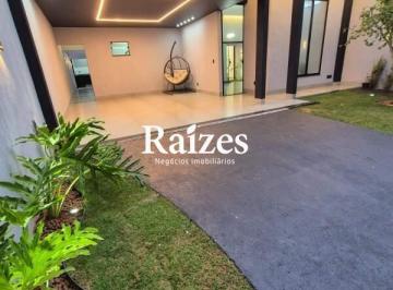 Casa · 190m² · 3 Quartos · 3 Vagas · Linda casa com 3 suítes no Jardim Botânico