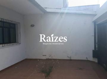 Casa · 157m² · 3 Quartos · 3 Vagas · Casa com 3 quartos sendo 1 suíte e 2 vagas no Centro