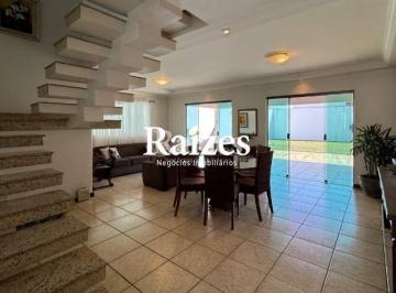 Casa · 238m² · 3 Quartos · 3 Vagas · Excelente sobrado com 3/4 sendo 1 suíte e escritório no Karaíba