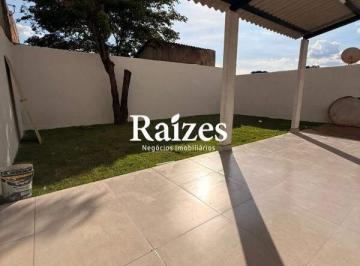 Casa · 150m² · 3 Quartos · 2 Vagas · Casa residencial à venda em Uberlândia (Maria Rezende) – 3 quartos, 2 vagas, porcelanato