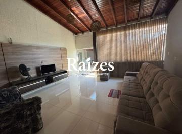 Casa · 250m² · 3 Quartos · 3 Vagas · Casa à venda em Uberlândia Bairro Luizote de Freitas 3 quartos, 1 suíte, 3 vagas