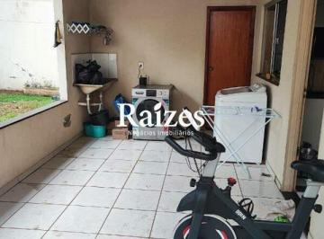 Casa · 141m² · 2 Quartos · 3 Vagas · Casa residencial 2 quartos com 1 suíte, varanda gourmet e 3 vagas – Santa Mônica, Uberlândia