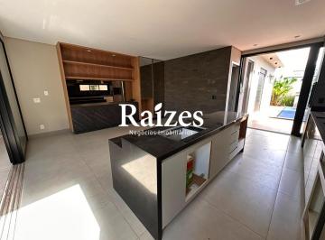 Casa · 290m² · 4 Quartos · 2 Vagas · Casa Sobrado exclusivo para Locação no condomínio fechado Jardim Versailles bairro Nova Uberlândia