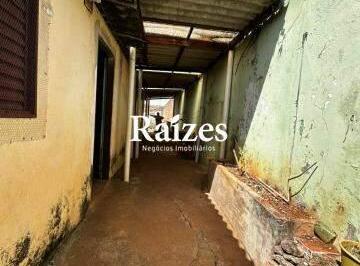 Terreno · 300m² · 2 Vagas · Terreno residencial de 300 m² à venda em Uberlândia no Bairro Marta Helena