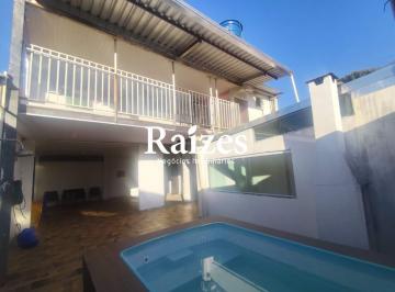 Casa · 243m² · 4 Quartos · 3 Vagas · Casa com 4/4 sendo 2 suítes no Granada