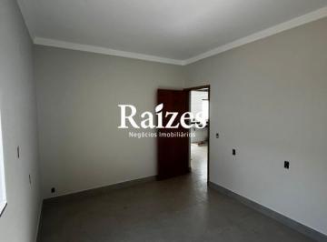 Casa · 90m² · 2 Quartos · 2 Vagas · Casa à venda no Jardim Europa, Uberlândia – 2 quartos sendo 1 suíte, porcelanato