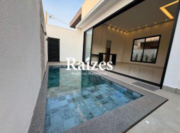 Casa · 208m² · 3 Quartos · 3 Vagas · Excelente casa térrea com 3 suítes em condomínio fechado na Zona Sul