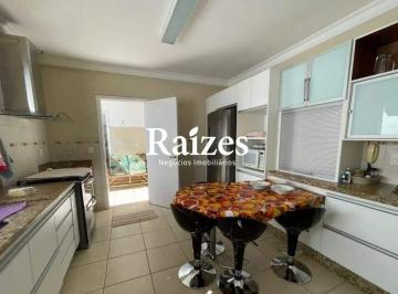 Casa · 330m² · 4 Quartos · 3 Vagas · Excelente Casa para Locação bairro Jardim Karaíba - Uberlândia Mg