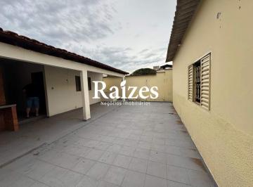 Casa · 180m² · 2 Quartos · 2 Vagas · Casa à venda em Uberlândia, Segismundo Pereira – 2 Quartos, 1 Suíte, Varanda Gourmet