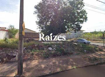 Terreno · 10m² · Ótima oportunidade em terreno de esquina, com 565 m²