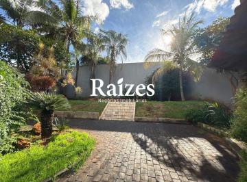 Casa · 300m² · 3 Quartos · 5 Vagas · Casa residencial ampla à venda em Cidade Jardim, Uberlândia – 3 dormitórios, 1 suíte, 5 vagas