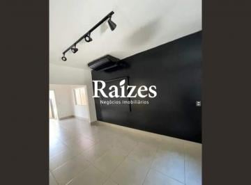 Casa · 138m² · 2 Quartos · 2 Vagas · Casa para Alugar com Armários Planejados e Ar-Condicionado no bairro Tabajaras Uberlândia-MG