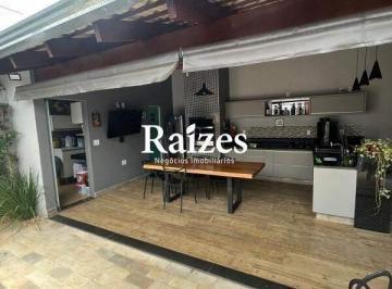 Casa · 250m² · 3 Quartos · 2 Vagas · Casa à venda no Alto Umuarama com 3 quartos sendo 1 suíte, varanda gourmet e 2 vagas