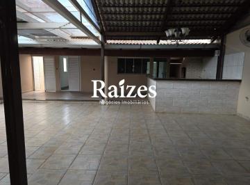 Casa · 250m² · 3 Quartos · 2 Vagas · Casa à venda no Bairro Presidente Roosevelt em Uberlândia com 3 quartos sendo 1 suíte