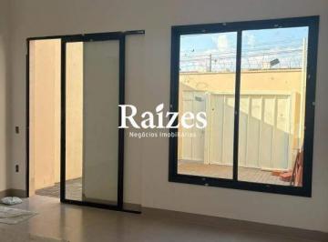 Casa · 75m² · 3 Quartos · 2 Vagas · Casa com 3 quartos sendo 1 suíte no Bairro Santa Luzia em Uberlândia