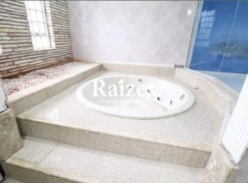 Casa · 300m² · 4 Quartos · 2 Vagas · Sobrado Espaçoso com Hidromassagem e Flexibilidade de Reforma, bairro Patrimônio Uberlândia-MG