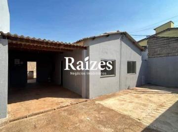 Casa · 120m² · 3 Quartos · 4 Vagas · Casa Residencial 3 Dormitórios com 4 Vagas em Uberlândia – Quintal Amplo e Aquecimento Solar