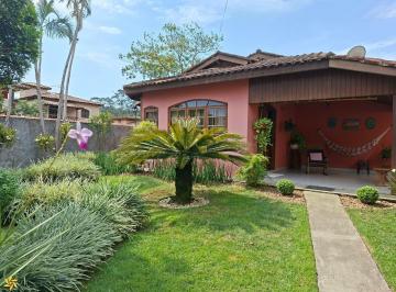 Foto 01 · Casa à venda em Ilhabela-SP, 3 quartos, 2 salas, 2 banheiros, 2 vagas de garagem e 123,11 m² de área