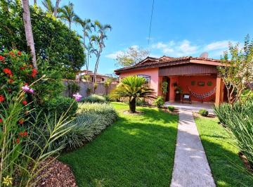 Foto 01 · Casa à venda em Ilhabela-SP, 3 quartos, 2 salas, 2 banheiros, 2 vagas de garagem e 123,11 m² de área