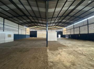 Comercial , · Galpão de 800m² com 800m² de pátio de frente a norte sul