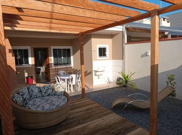 Casa en Venda de 3 quartos Balneário Cambiju · Casa 3 Quartos 2 Banheiros