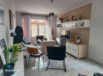 Casa · 160m² · 3 Quartos · 2 Vagas · Sobrado amplo, fácil acesso ao Metro.