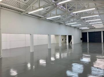 Comercial · 447m² · 15 Vagas · Loja para comércio de carros - Capacidade 15 veículos,