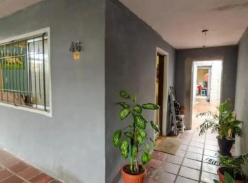 Casa · 298m² · 3 Quartos · 3 Vagas · Ampla Casa com Suítes, Banheira e Excelente Localização
