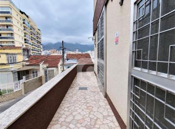 Casa · 170m² · 3 Quartos · 1 Vaga · Casa triplex na tijuca, com duas vagas, três quartos, duas salas e cercada de varanda.
