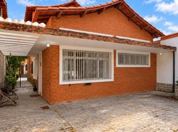 Casa de 4 quartos, São Paulo · Proprietário estuda permuta.
Casa espaçosa com suíte master, quintal amplo e edícula.