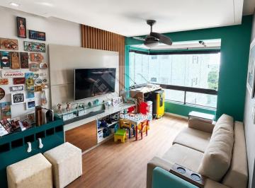 Compre Apartamento reformado de 82m² à venda na Tamarineira, Recife. 2 quartos (1 suíte), varanda gourmet e 2 vagas. Agende visita com Leicam Maciel! · Na Tamarineira com varanda gourmet e reforma impecável!