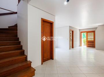 Casa · 250m² · 3 Quartos · ### Casa de 3 dormitórios com suíte em frente ao parque