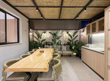 Apartamento · 132m² · 3 Quartos · 2 Vagas · Garden de 132 m², porteira fechada, na Praia do Canto!
