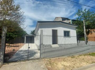 Casa · 66m² · 2 Quartos · 3 Vagas · Casa Reformada com 2 Dormitórios, Closet e Amplo Terreno - bairro Esmeralda