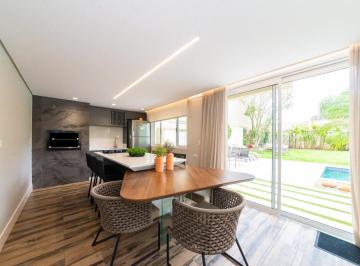 Casa · 250m² · 3 Quartos · 4 Vagas · Residência 3 quartos Butiatuvinha/Santa Felicidade