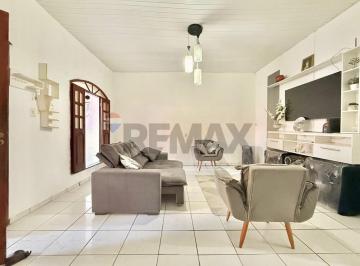 Casa · 182m² · 2 Quartos · 2 Vagas · "Casa encantadora na Sacramenta: Imperdível!"