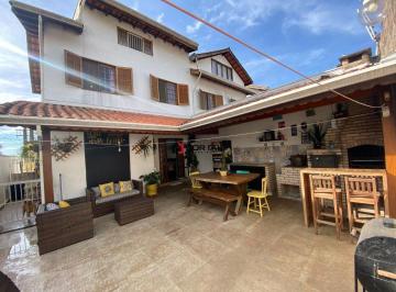 Casa · 142m² · 3 Quartos · Casa com 3 dormitórios e excelente distribuição em condomínio.