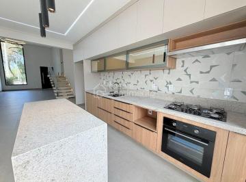 Casa · 203m² · 3 Quartos · 4 Vagas · Reserva da Mata - CASA COM 203 METROS, 3 SUÍTES, NO CONDOMÍNIO RESERVA DA MATA EM VINHEDO - SP