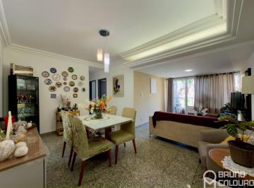 Sala · Edifício Praia de Guarajuba - Apartamento 3/4 com Suíte e Dependência · 98 m² na Pituba · Ed. Praia