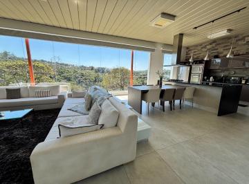 ec794b20476f2070559e8c0fe3612ea9e65194f4 · Casa térrea de alto padrão com vista permanente para mata preservada