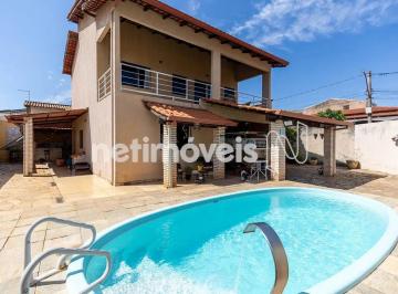 c9948b5f-df49-42f8-8f0d-73116d97c0d0.webp · Linda Casa com Pé-Direito Alto, 4 Quartos (2 Suítes), Piscina Aquecida e Pomar em Condomínio Fechado