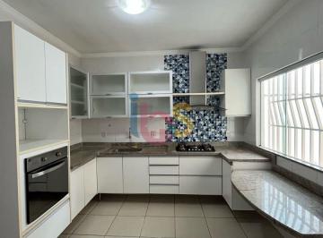 Casa · 215m² · 4 Quartos · 2 Vagas · Vendo Casa no Bairro São Francisco — Zona Sul de Ilhéus/BA