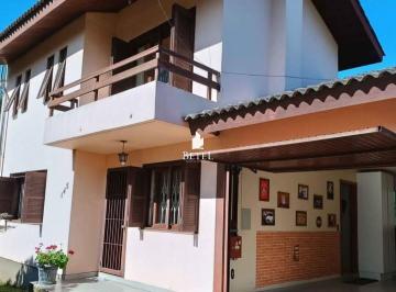 Casa · 209m² · 5 Quartos · 1 Vaga · Casa com 3 moradias, 420m² de terreno e excelente estrutura no bairro Santa Catarina