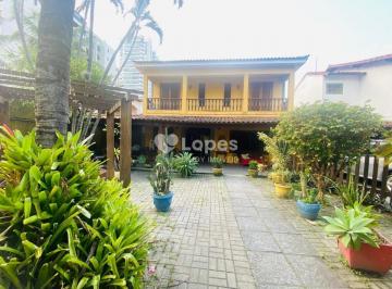 Foto 1 · Ampla casa estilo colonial de centro de terreno com 9 quartos .
